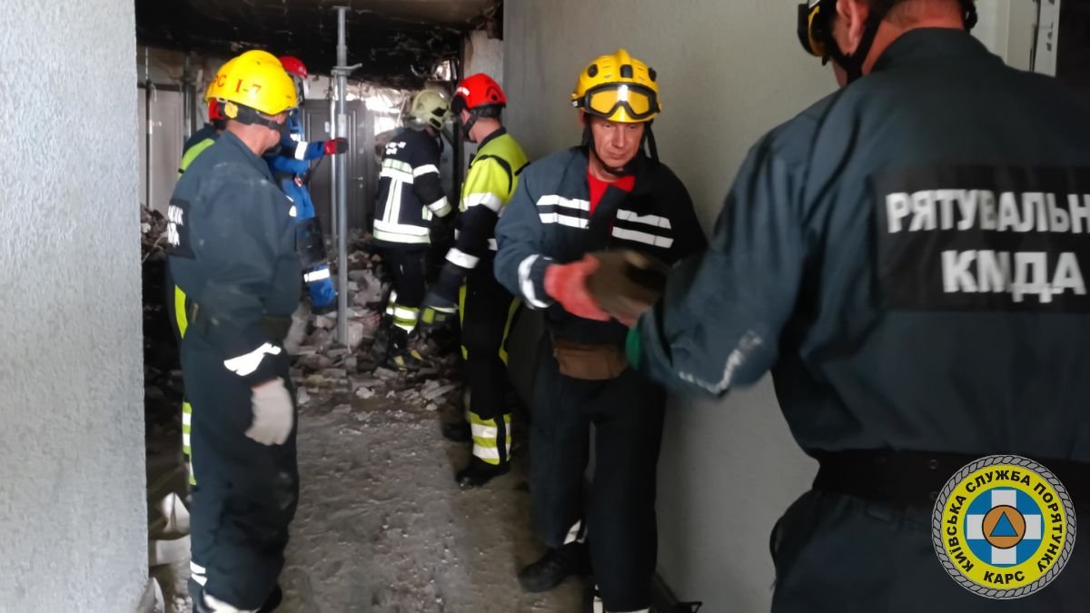 У Києві завершили розбір завалів та аварійних конструкцій багатоповерхівки в Солом'янському районі 3