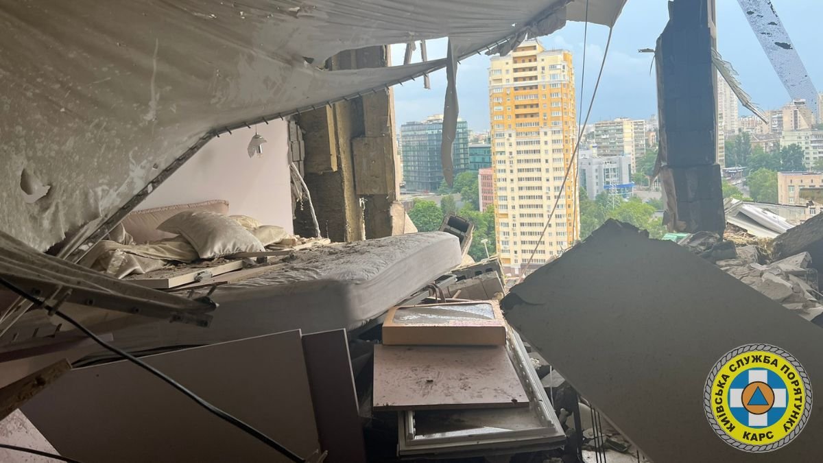 У Києві завершили розбір завалів та аварійних конструкцій багатоповерхівки в Солом'янському районі 4