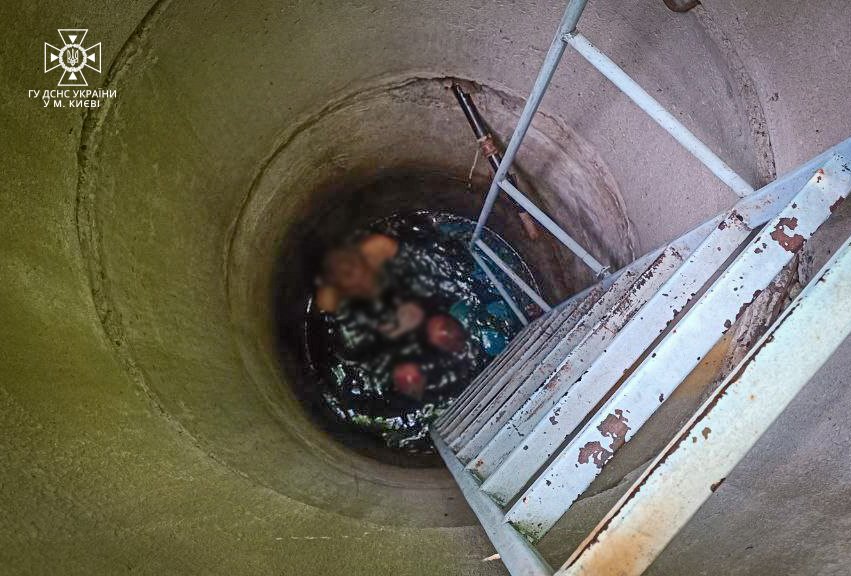 У Києві чоловік впав в 4-метровий колодязь 1