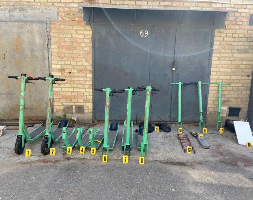У Києві чоловік викрадав електросамокати ти розбирав їх на запчастини 1