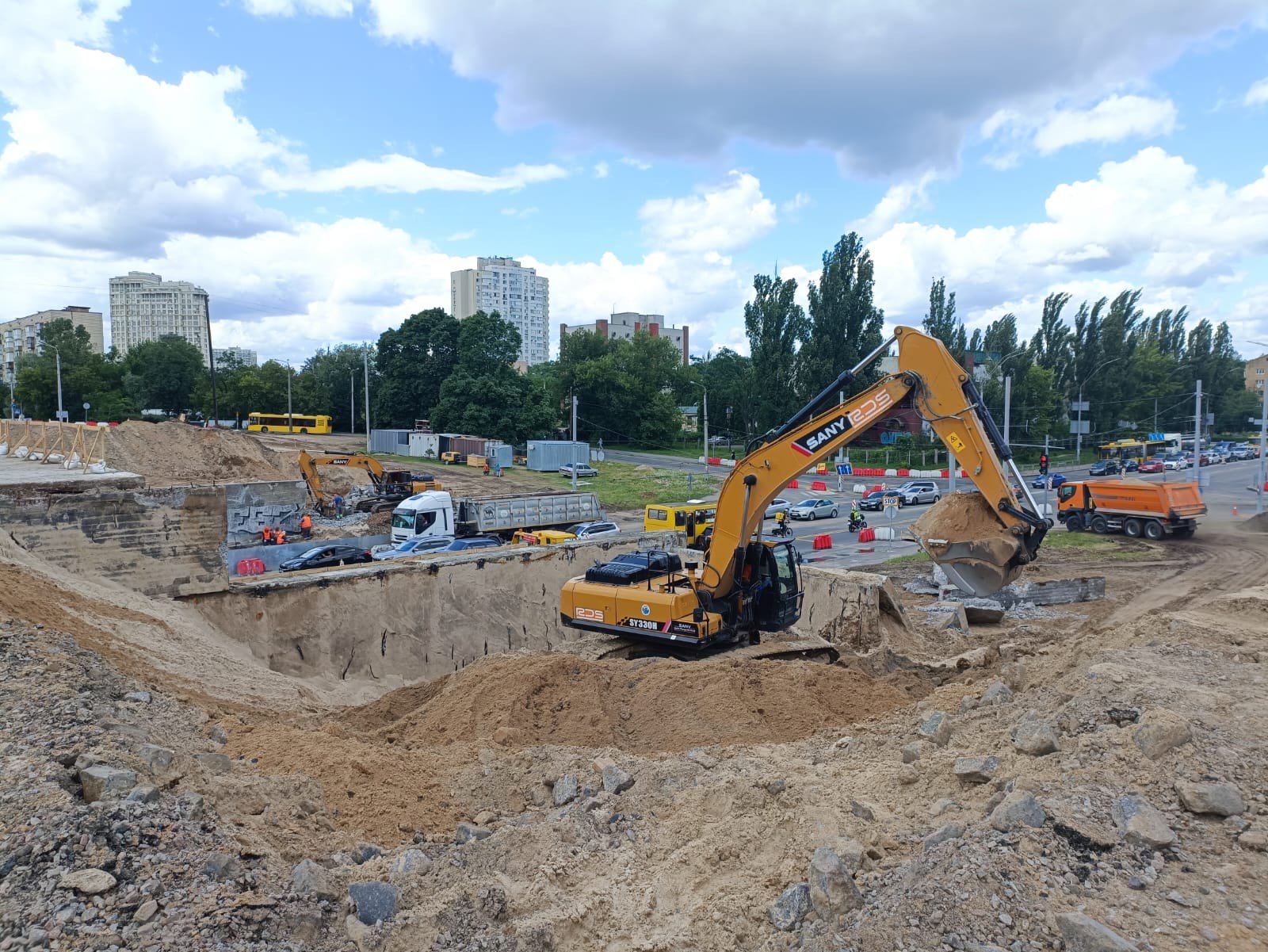 Велодоріжки та широкі тротуари: що чекає на Дегтярівський шляхопровід після реконструкції 1