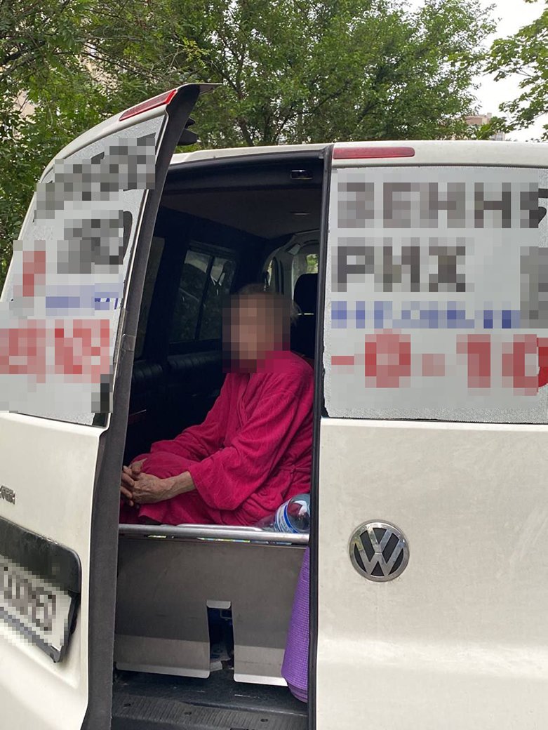 У Києві шахраї привласнили квартиру та намагались силоміць вивезти власницю до будинку престарілих 6