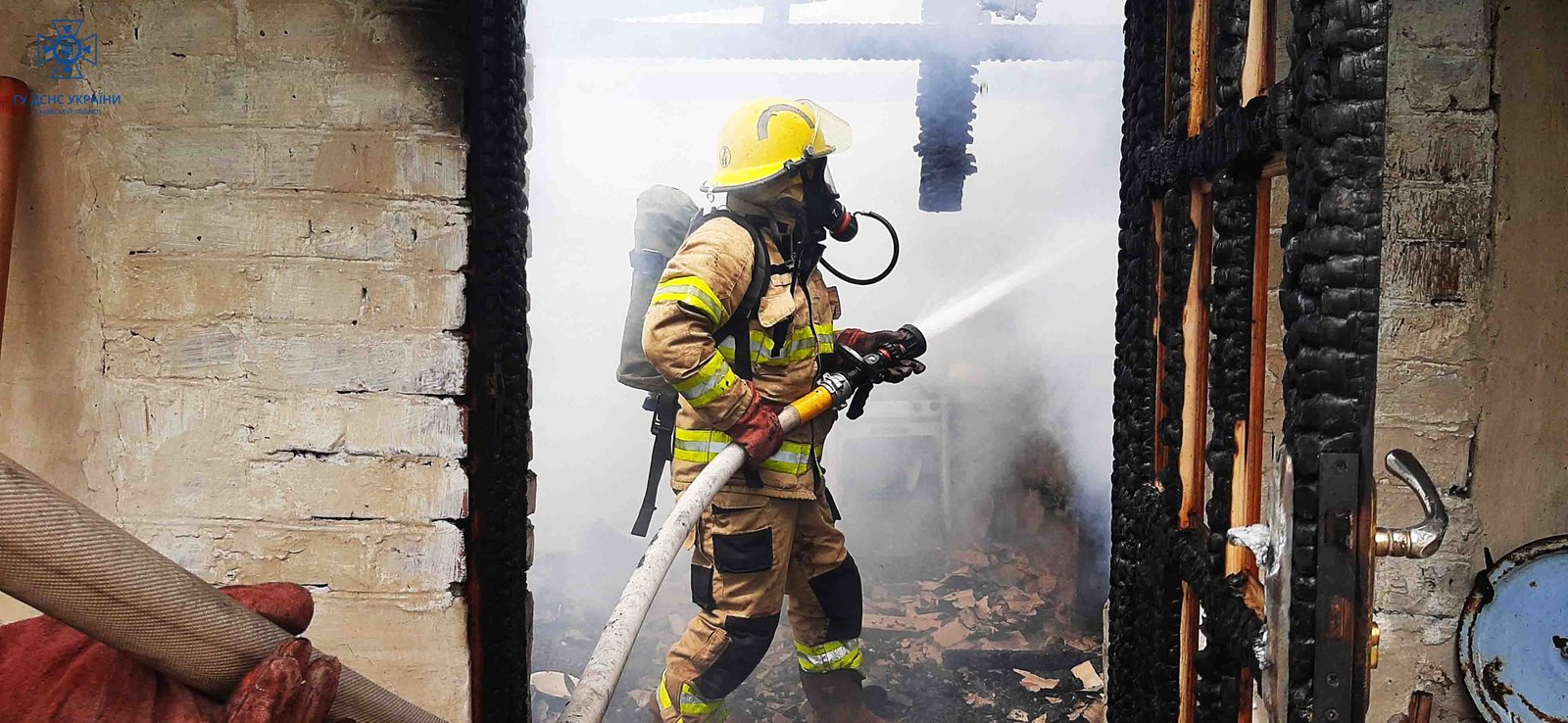 На Київщині чоловік згорів у власному будинку 2