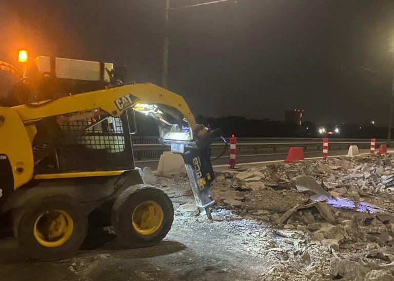 У Києві проводять капітальний ремонт мосту через р. Десенка: працюють цілодобово 2