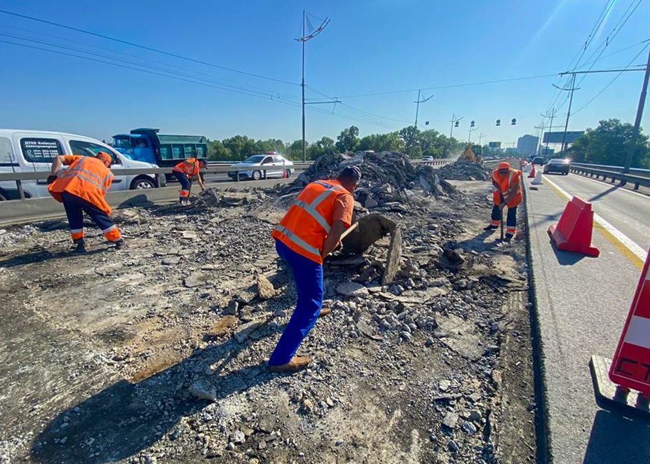 У Києві проводять капітальний ремонт мосту через р. Десенка: працюють цілодобово 3