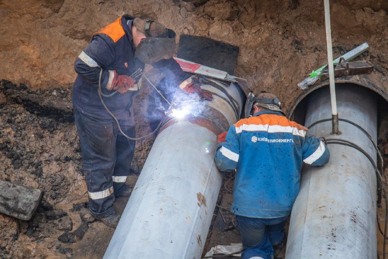 У Києві на Виноградарі замінили застарілу тепломережу: скілько будинків забеспечили теплом 1