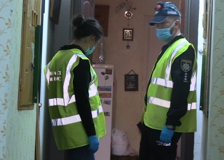 У Києві чоловік зарізав батька та побив матір 2