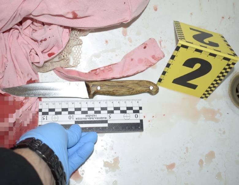 У Києві чоловік зарізав батька та побив матір 3