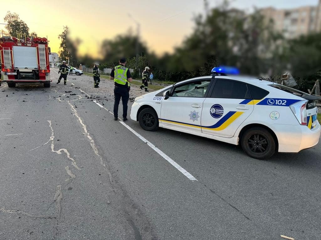 Уламки збитих ворожих дронів впали на Київщині: наслідки 2