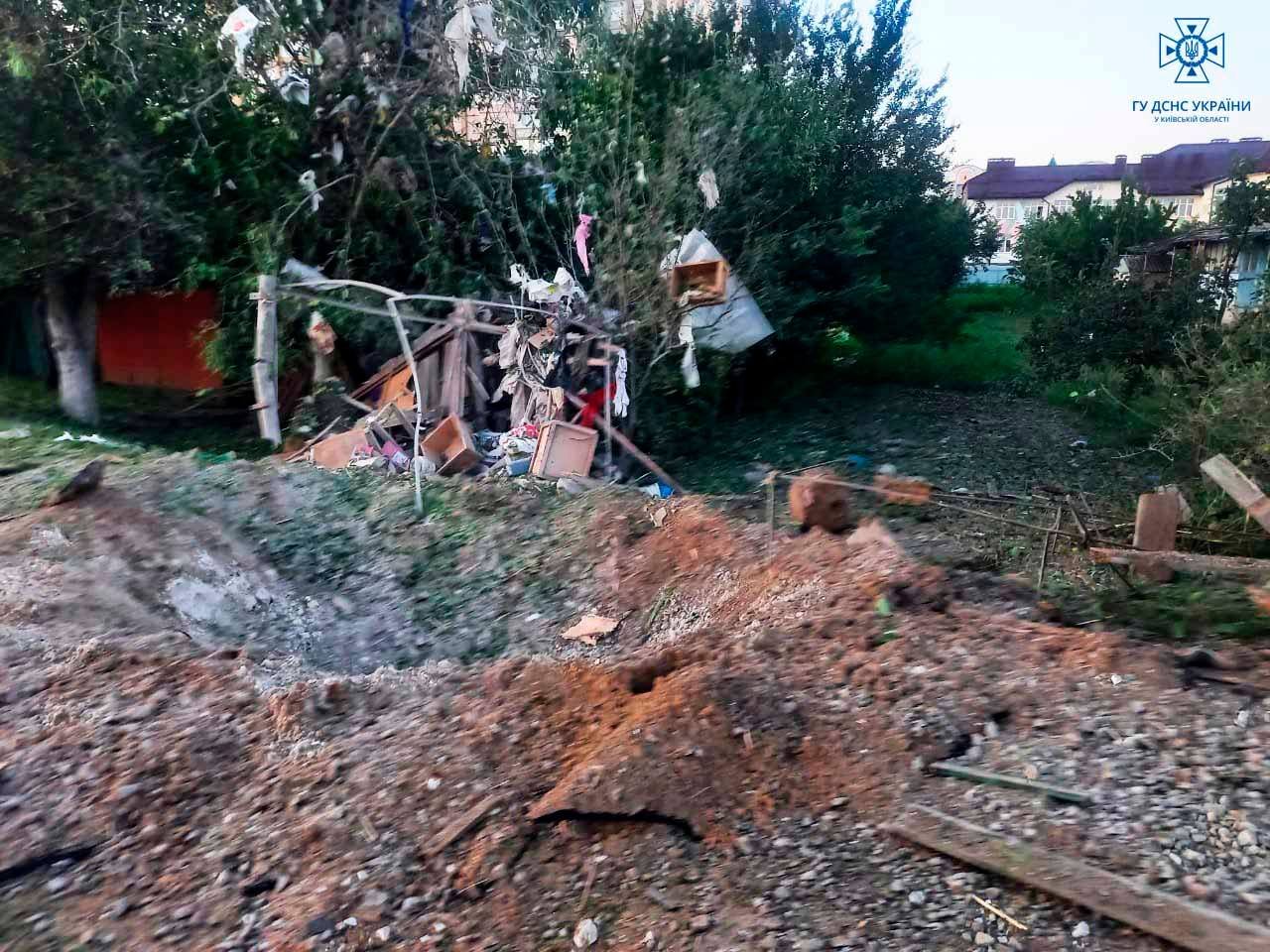 Уламки збитих ворожих дронів впали на Київщині: наслідки 6