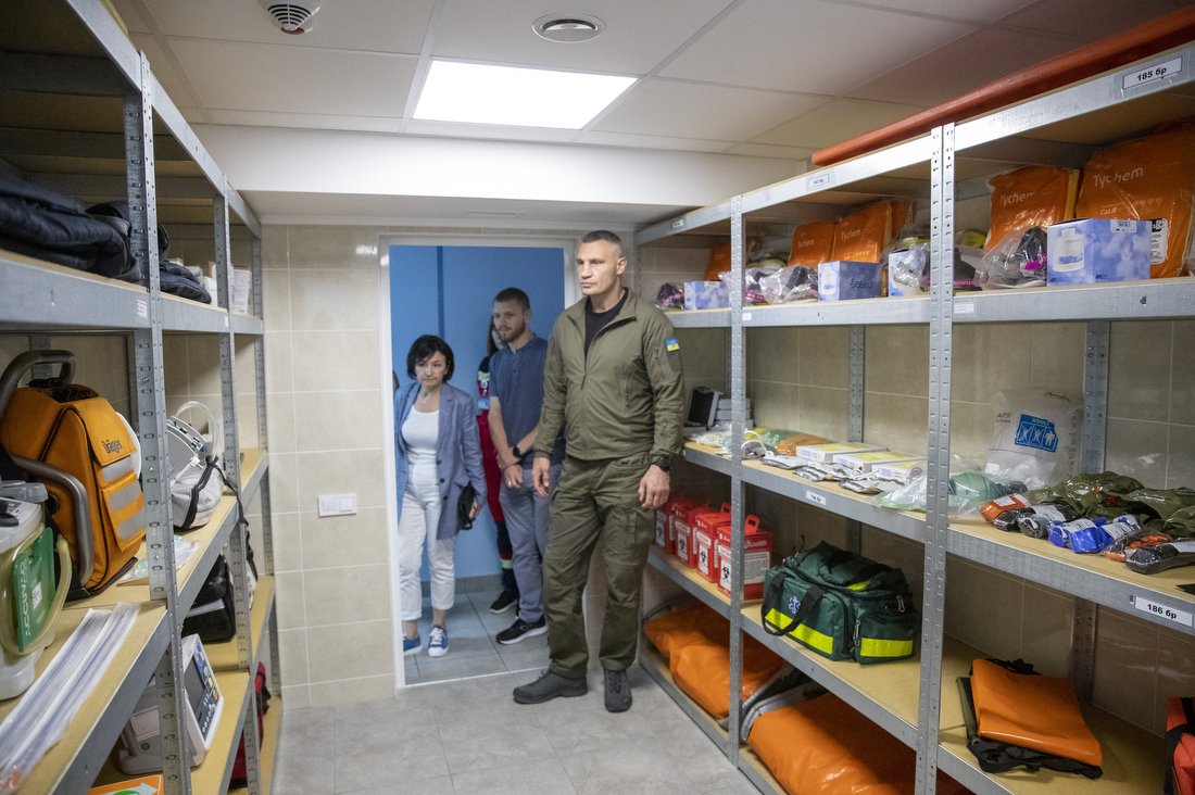 У Києві капітально відремонтували відділення швидкої в Оболонському районі: як зараз виглядає 3