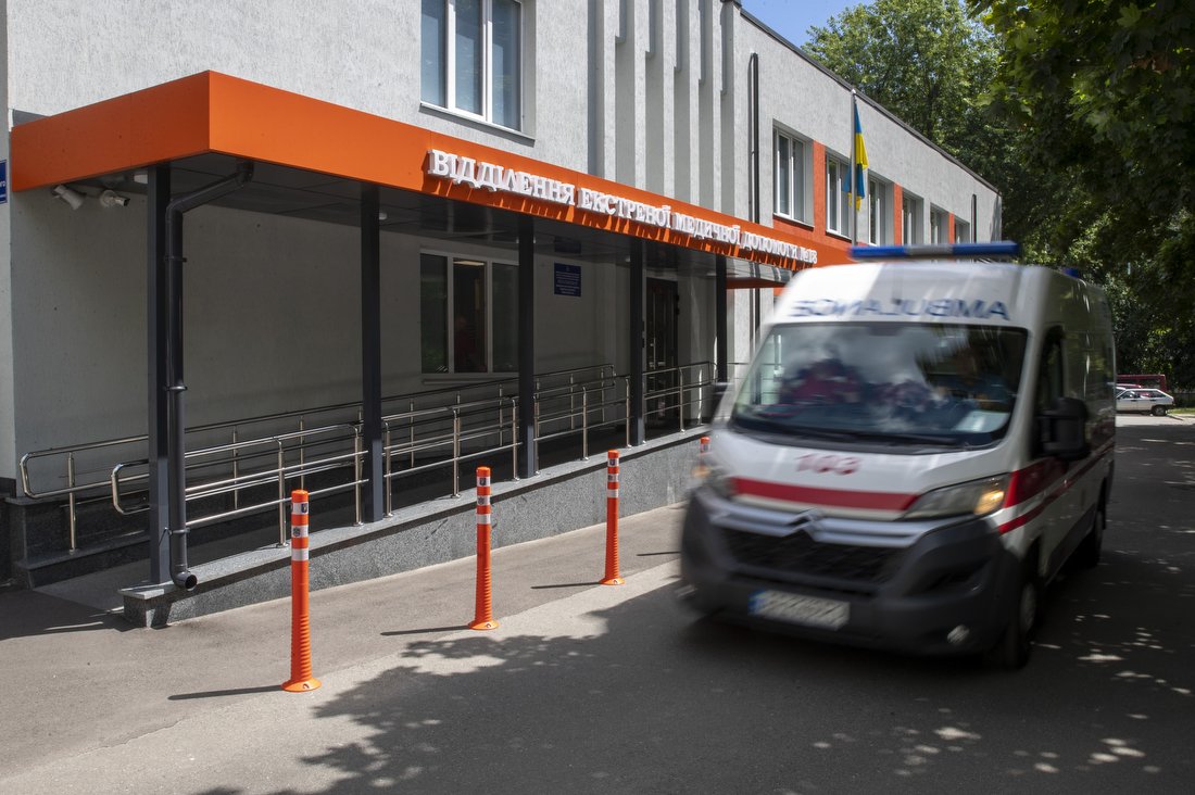 У Києві капітально відремонтували відділення швидкої в Оболонському районі: як зараз виглядає 4