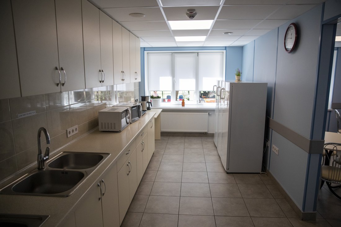 У Києві капітально відремонтували відділення швидкої в Оболонському районі: як зараз виглядає 5