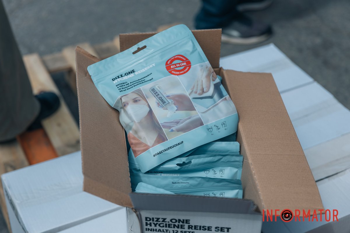 Корпорація “АТБ” передала лікарні Мечникова 15 тисяч санітарних наборів 3