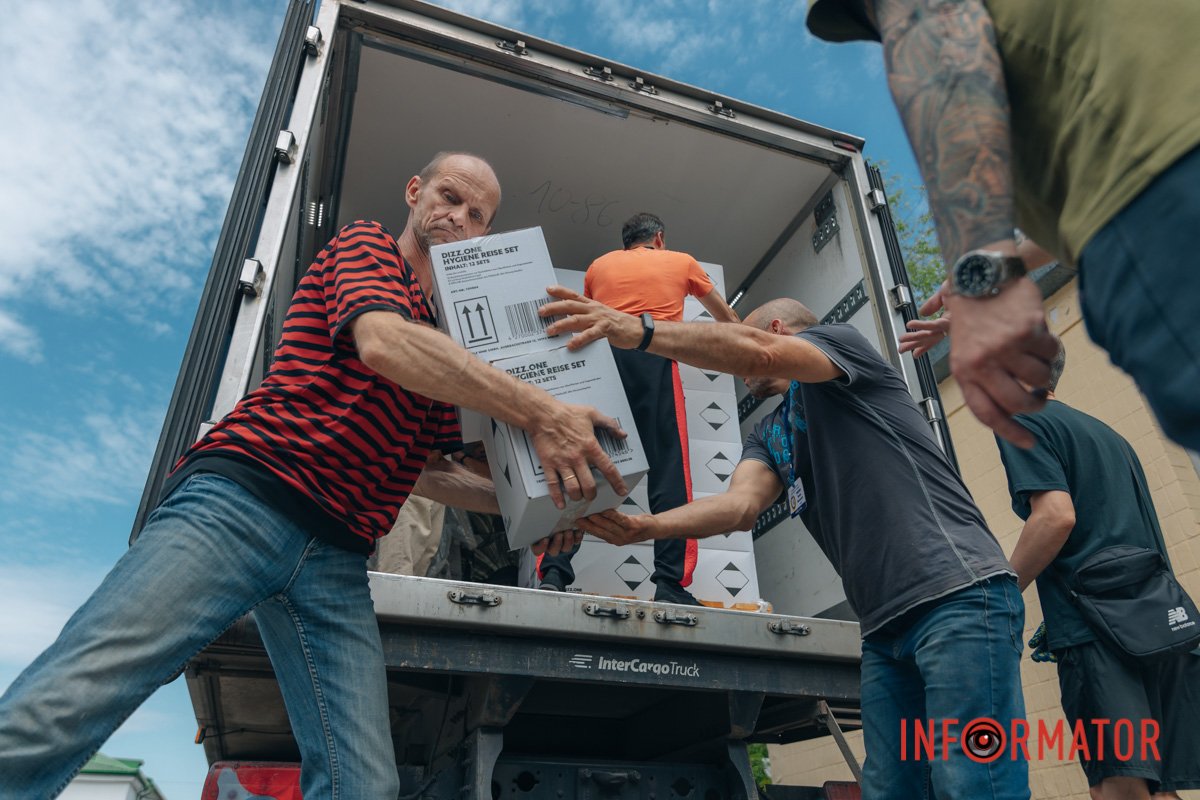 Корпорація “АТБ” передала лікарні Мечникова 15 тисяч санітарних наборів 7