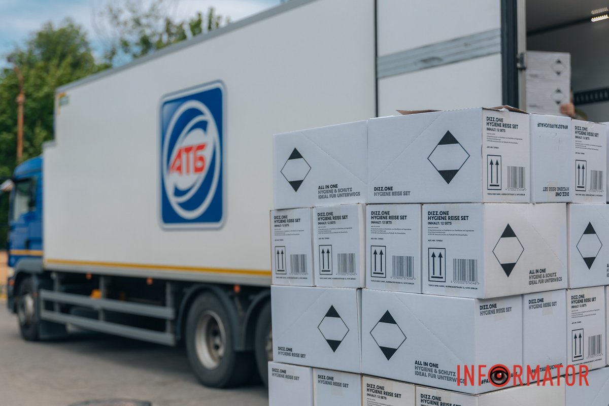 Корпорація “АТБ” передала лікарні Мечникова 15 тисяч санітарних наборів 9