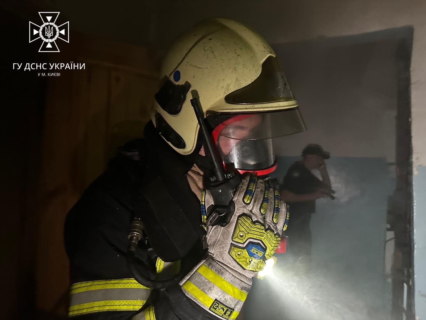 У Києві в палаючій квартирі загинула людина 3