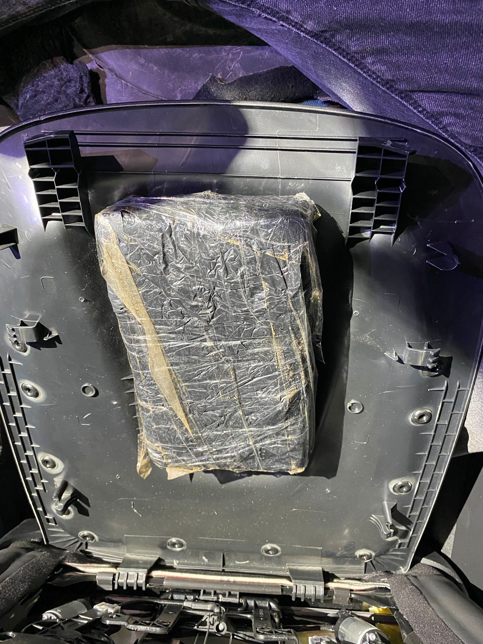 У Києві затримали наркодилера, який ховав кілограм кокаїну в обшивці авто 1