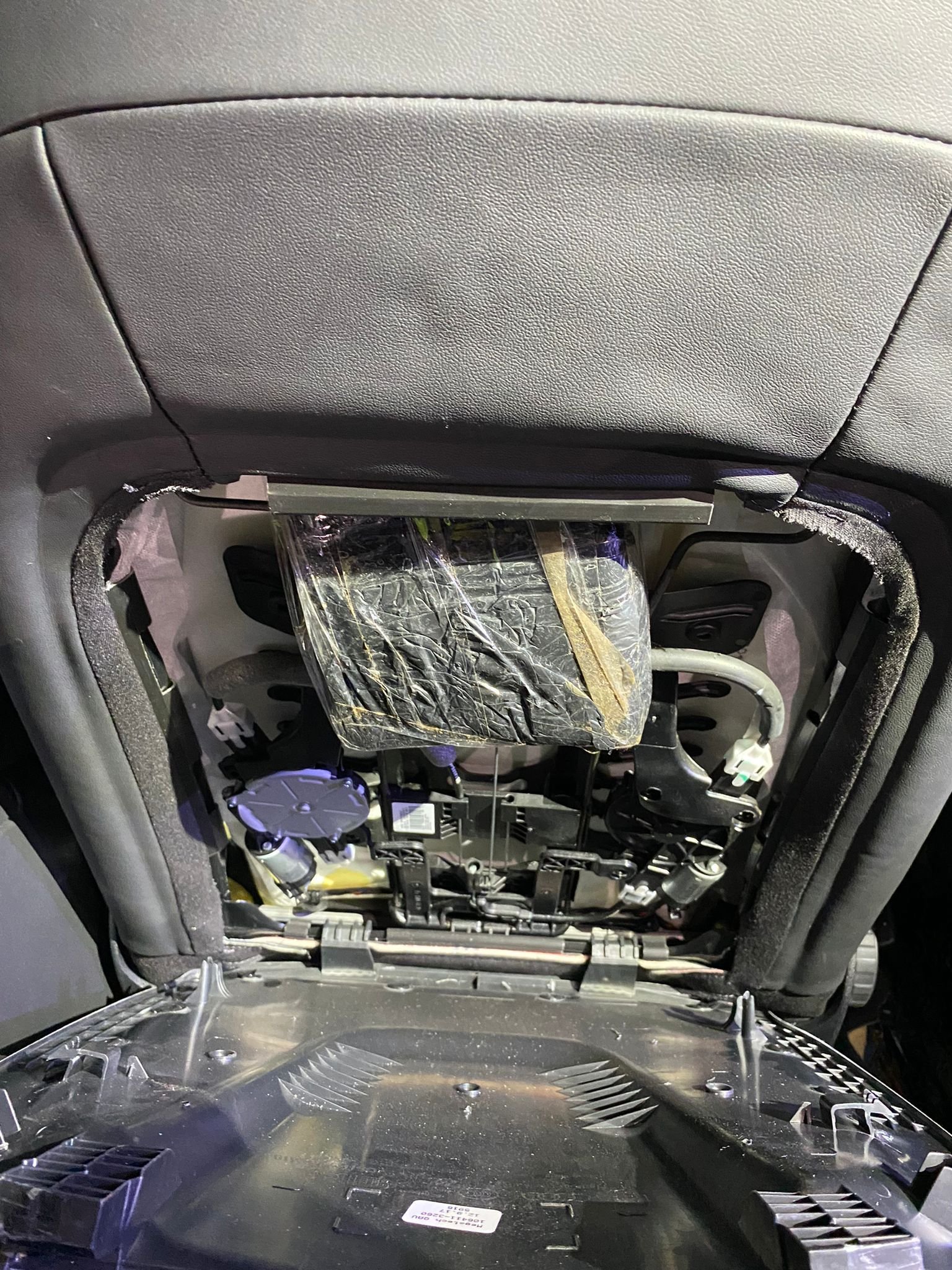 У Києві затримали наркодилера, який ховав кілограм кокаїну в обшивці авто 6