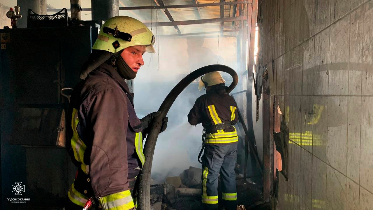 На Київщині сталась масштабна пожежа на промисловості: що горіло 3