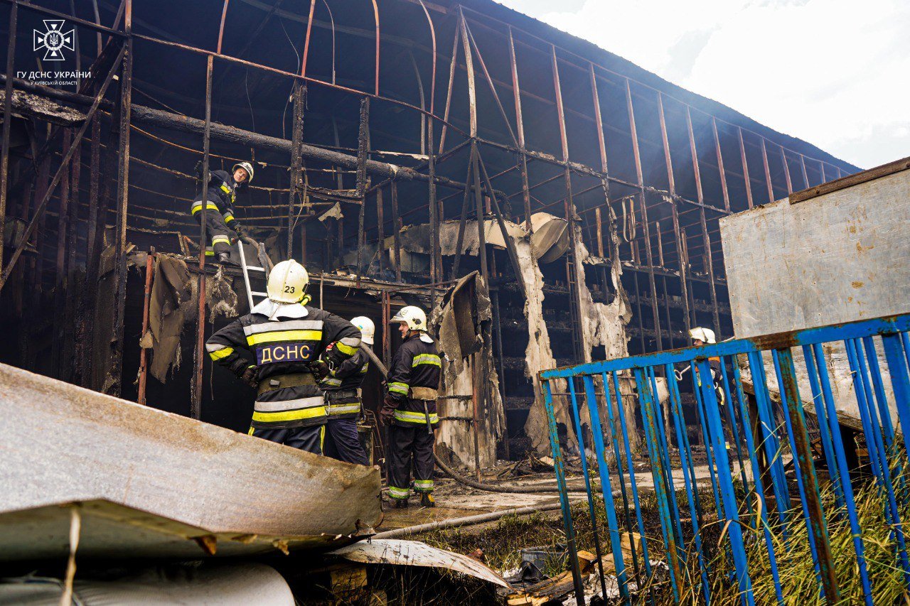На Київщині сталась масштабна пожежа на промисловості: що горіло 6