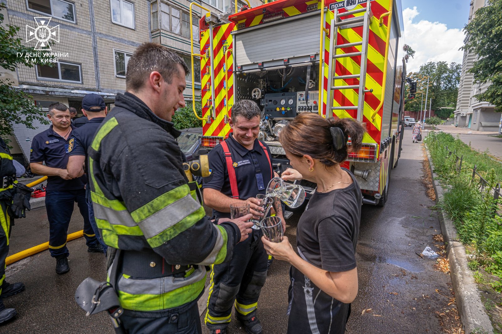 У Києві на Шулявській загорілась квартира: жильців будинку евакуювали 2