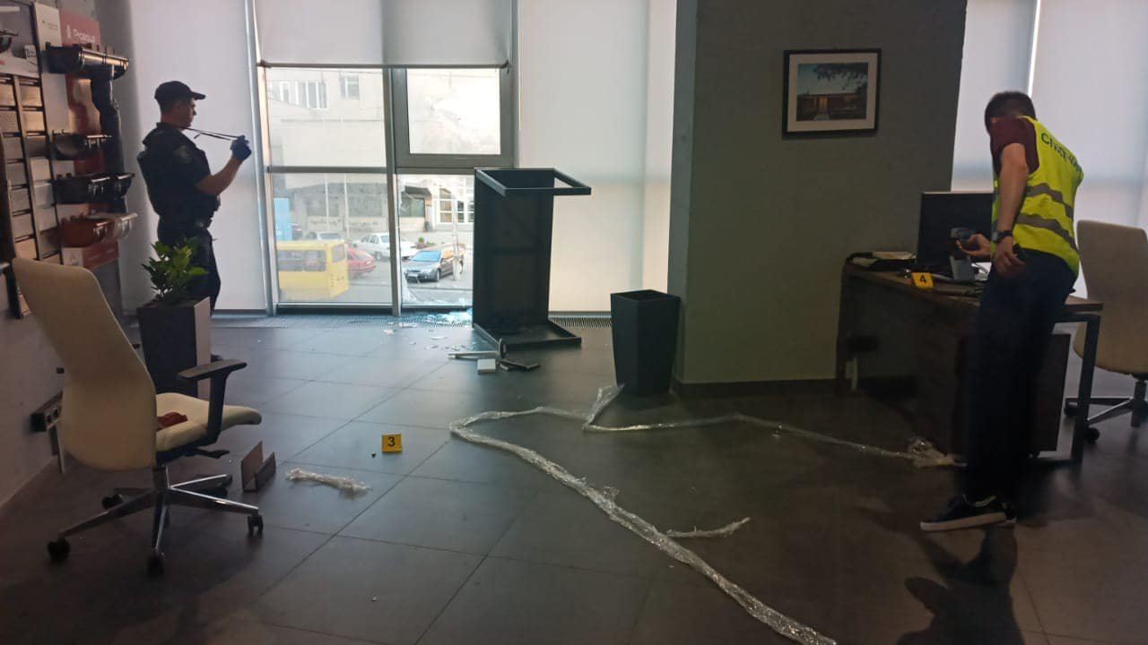 У Києві чоловік вистрелив в охоронця офісу: правоохоронці провели спецоперацію 2