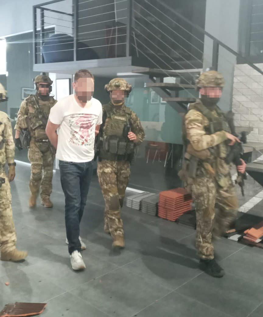 У Києві чоловік вистрелив в охоронця офісу: правоохоронці провели спецоперацію 3