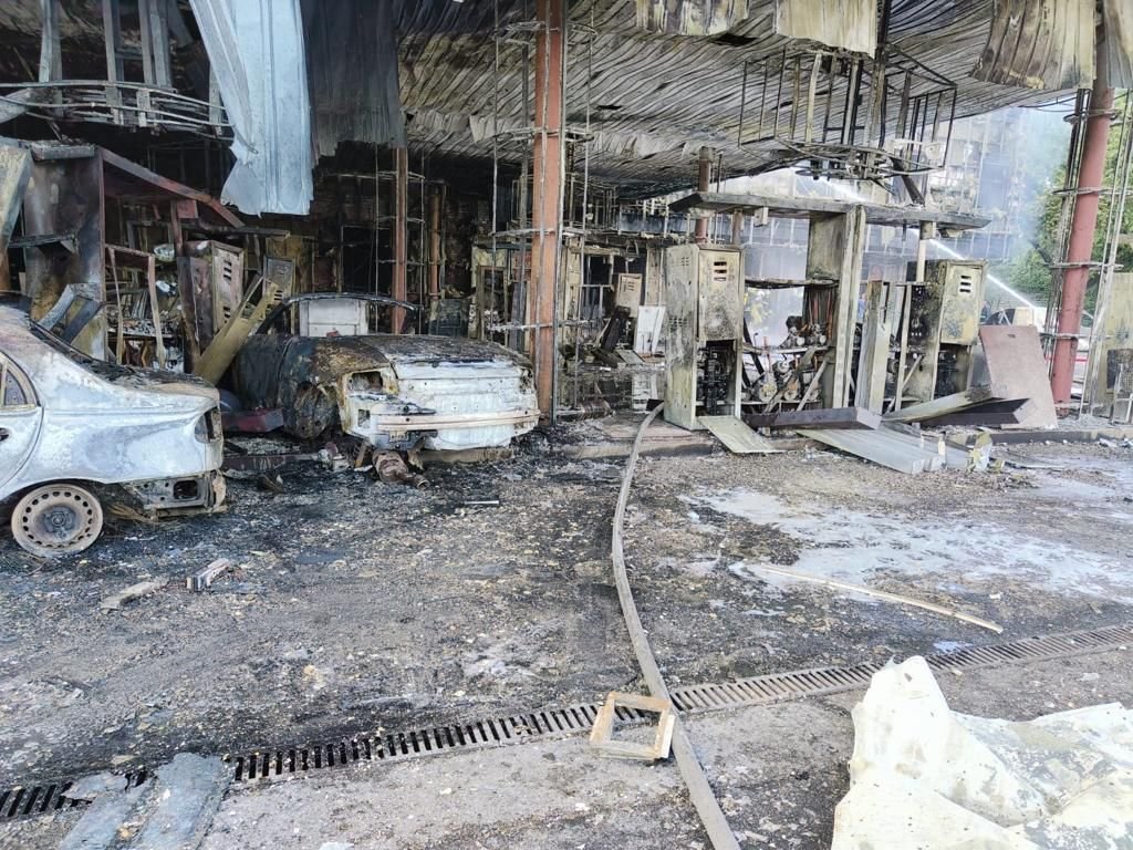 ДТП та пожежа на АЗС у Києві: пасажир Audi помер в лікарні, а водію повідомили про підозру 2