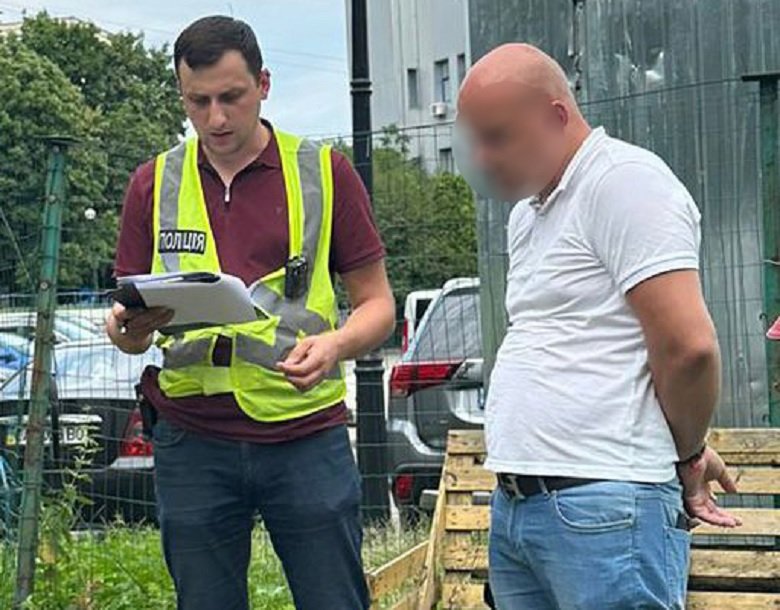 У Києві чоловік допомогав ухилянтам виїхати з України під виглядом водіїв-волонтерів 2