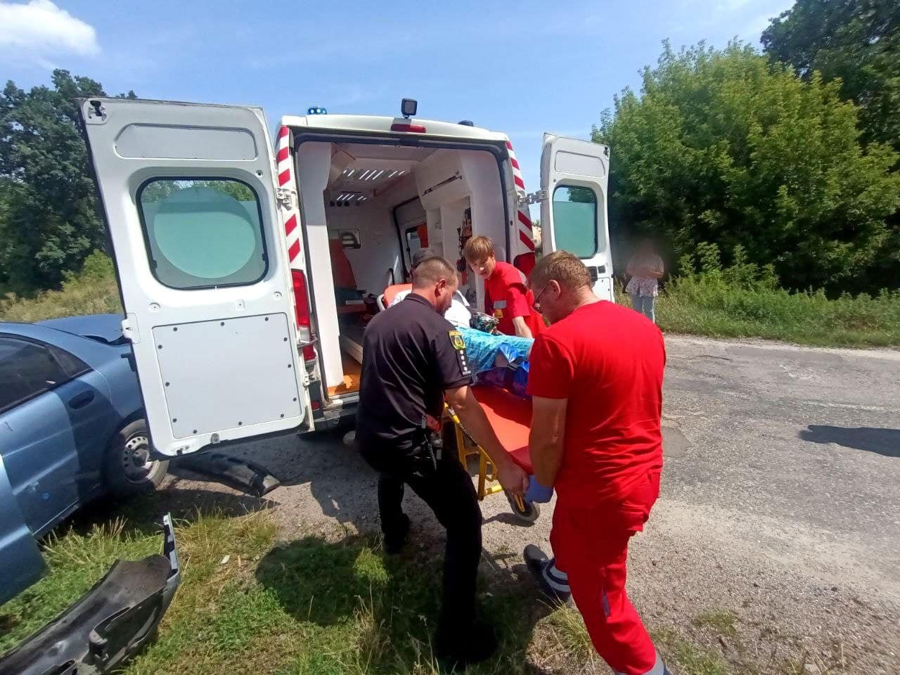 На Київщині Daewoo зіткнувся з локомотивом: постраждав водій 1