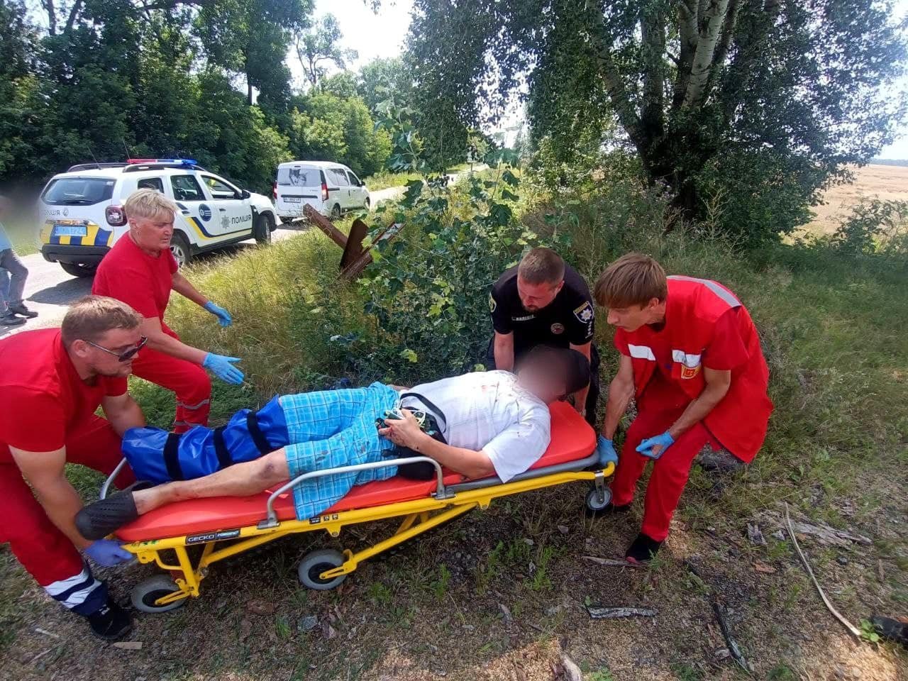 На Київщині Daewoo зіткнувся з локомотивом: постраждав водій 3