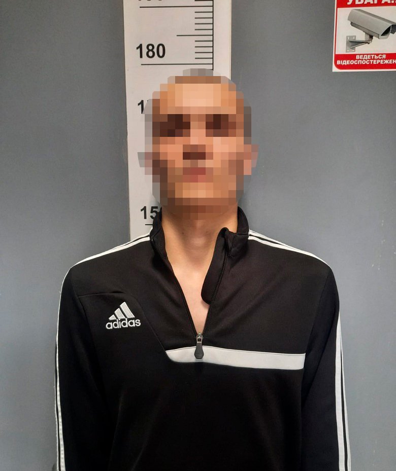 У Києві чоловік продавав неіснуючі автозапчастини: поліція шукає жертв шахрая 1