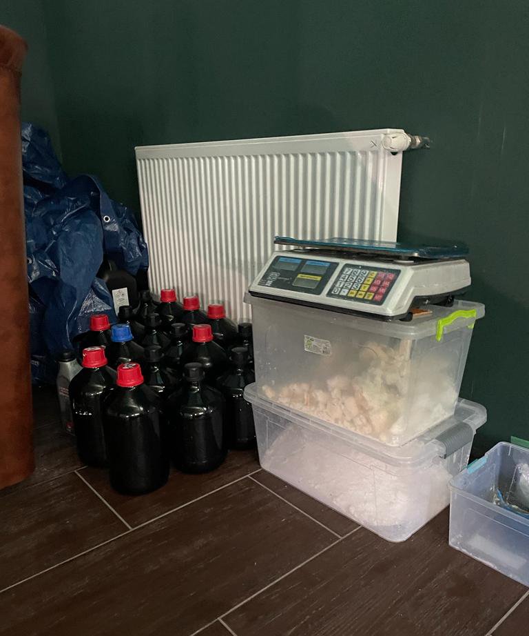 У Києві викрили масштабну лабораторію з виготовлення метадону 4