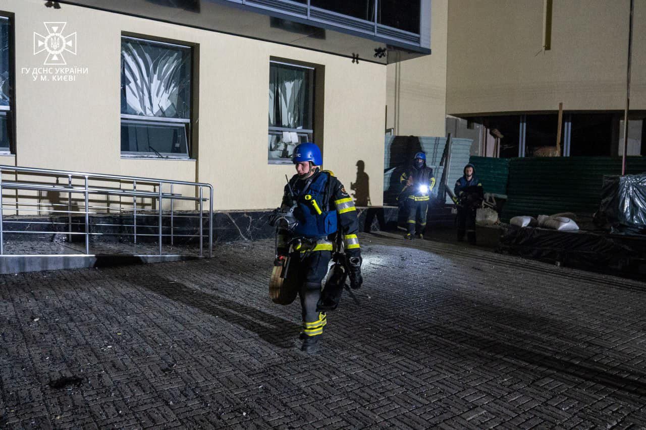 Ворожий обстріл Києва 2 серпня: наслідки падіння уламків у Солом’янському районі 4