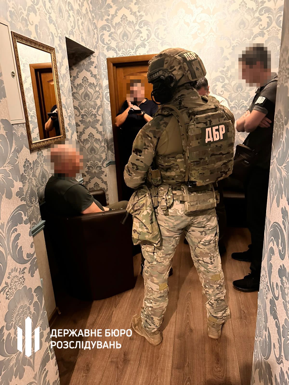 У Києві затримали посадовця КМВА, який за гроші допомагав чоловікам виїхати з України 2