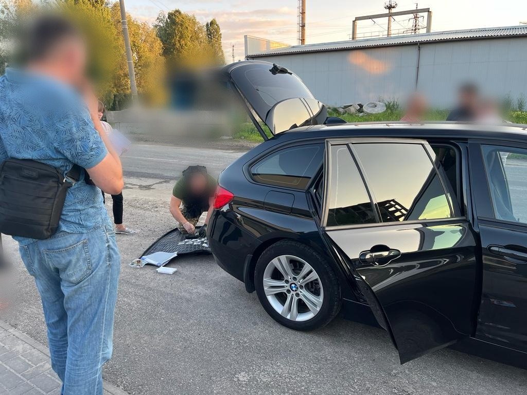 Жителі Київщини влаштували схему контрабанди наркотиків з Чехії: як працювали наркоділки 1