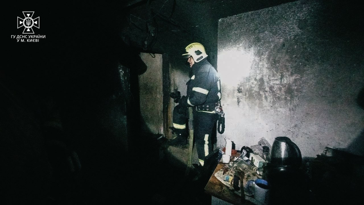 У Києві на Солом'янці горіла багатоповерхівка 2