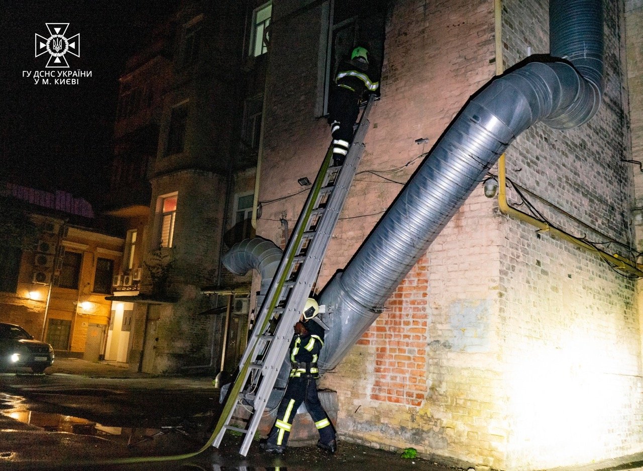 У Києві в палаючій квартирі загинула жінка 1