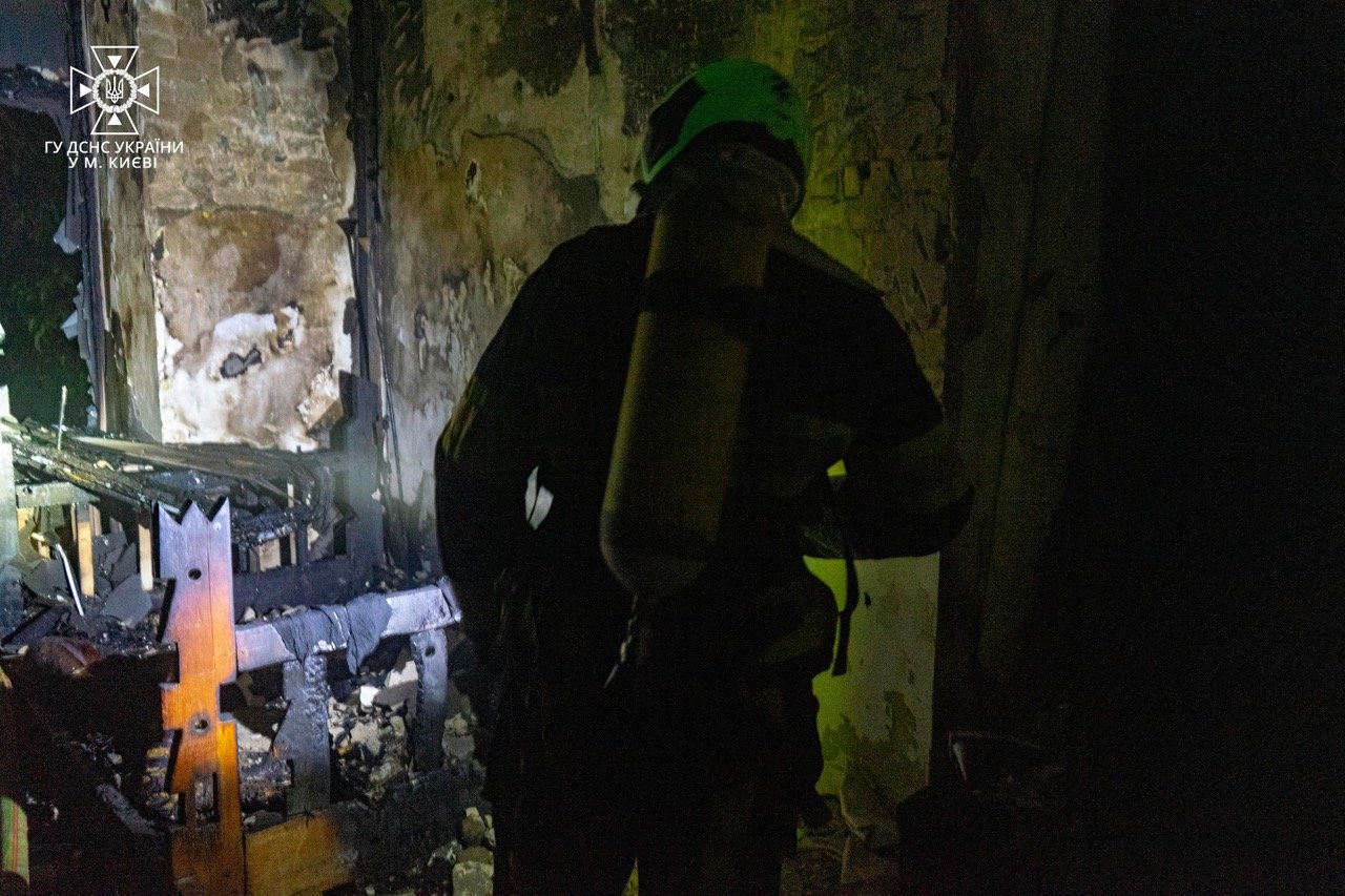 У Києві в палаючій квартирі загинула жінка 3