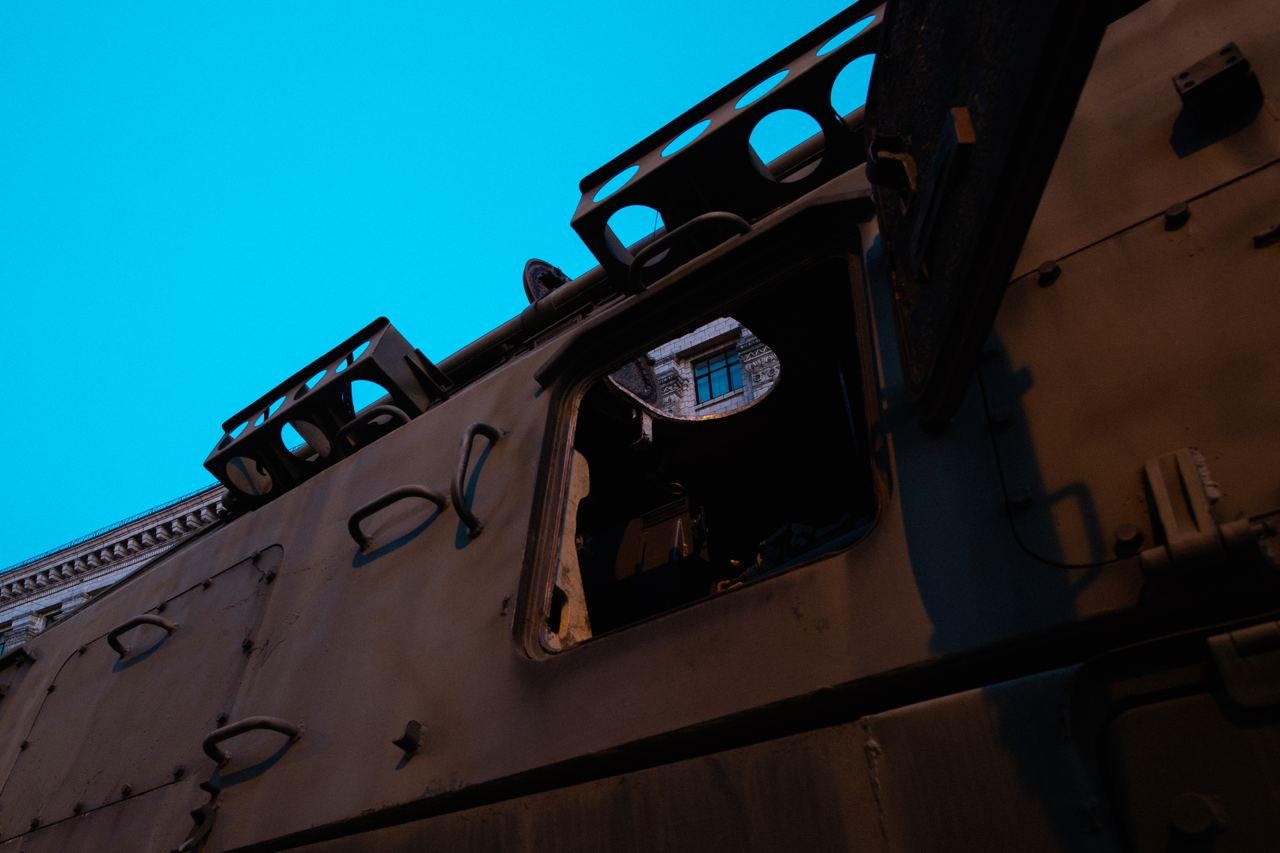 Розбиті танки та гармати: як на світанку виглядає виставка ворожої техніки на безлюдному Хрещатику 3