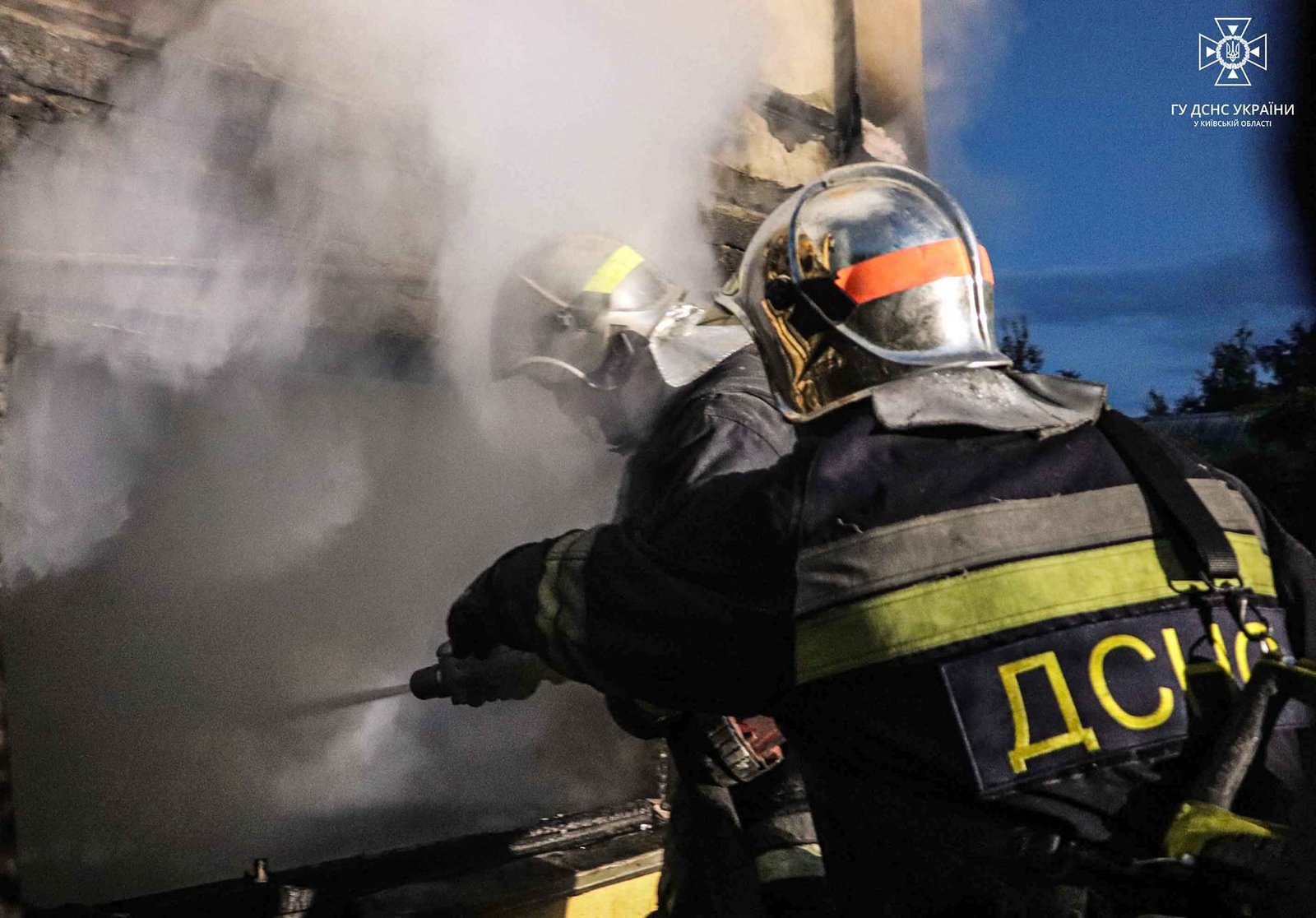 На Київщині у палаючому будинку загинула родина 2