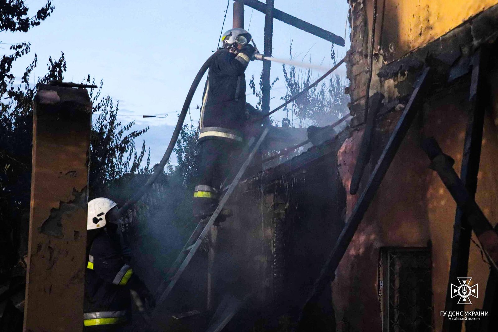 На Київщині у палаючому будинку загинула родина 6