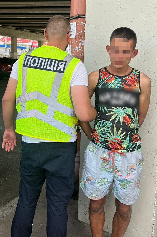 У Києві педофіл чіплявся до дівчинки у ліфті 1