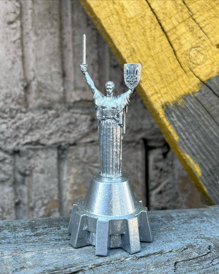 Що купити на День Незалежності: 10 речей з патріотичними сенсами від українських брендів  3