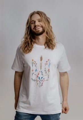 Що купити на День Незалежності: 10 речей з патріотичними сенсами від українських брендів  6