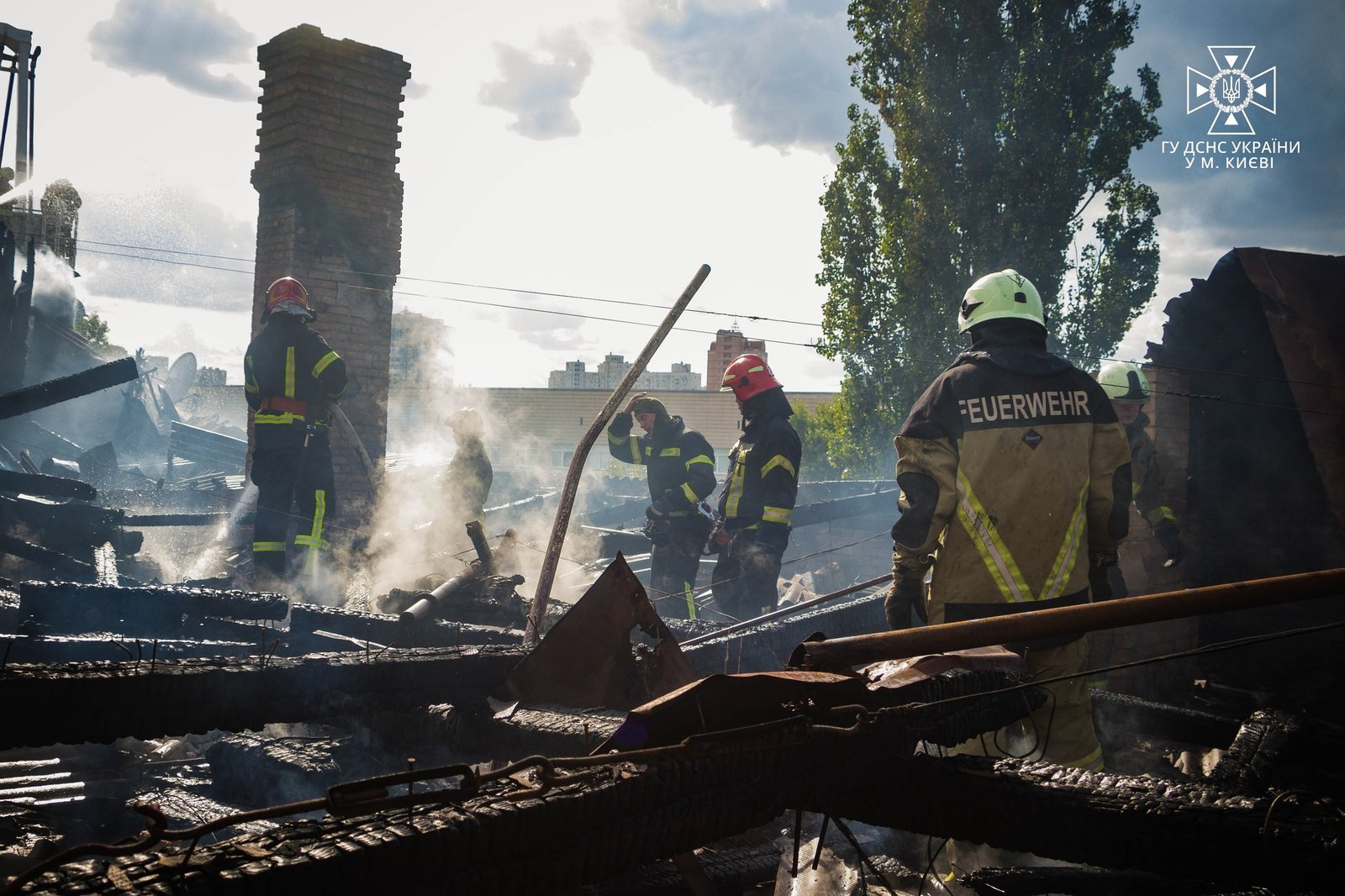 Масштабна пожежа у будинку на Печерську: що відомо 1