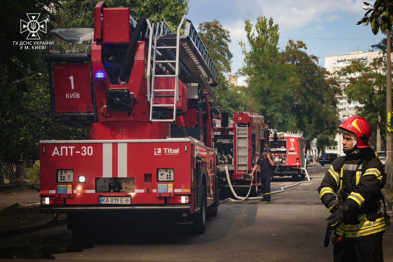 Масштабна пожежа у будинку на Печерську: що відомо 6