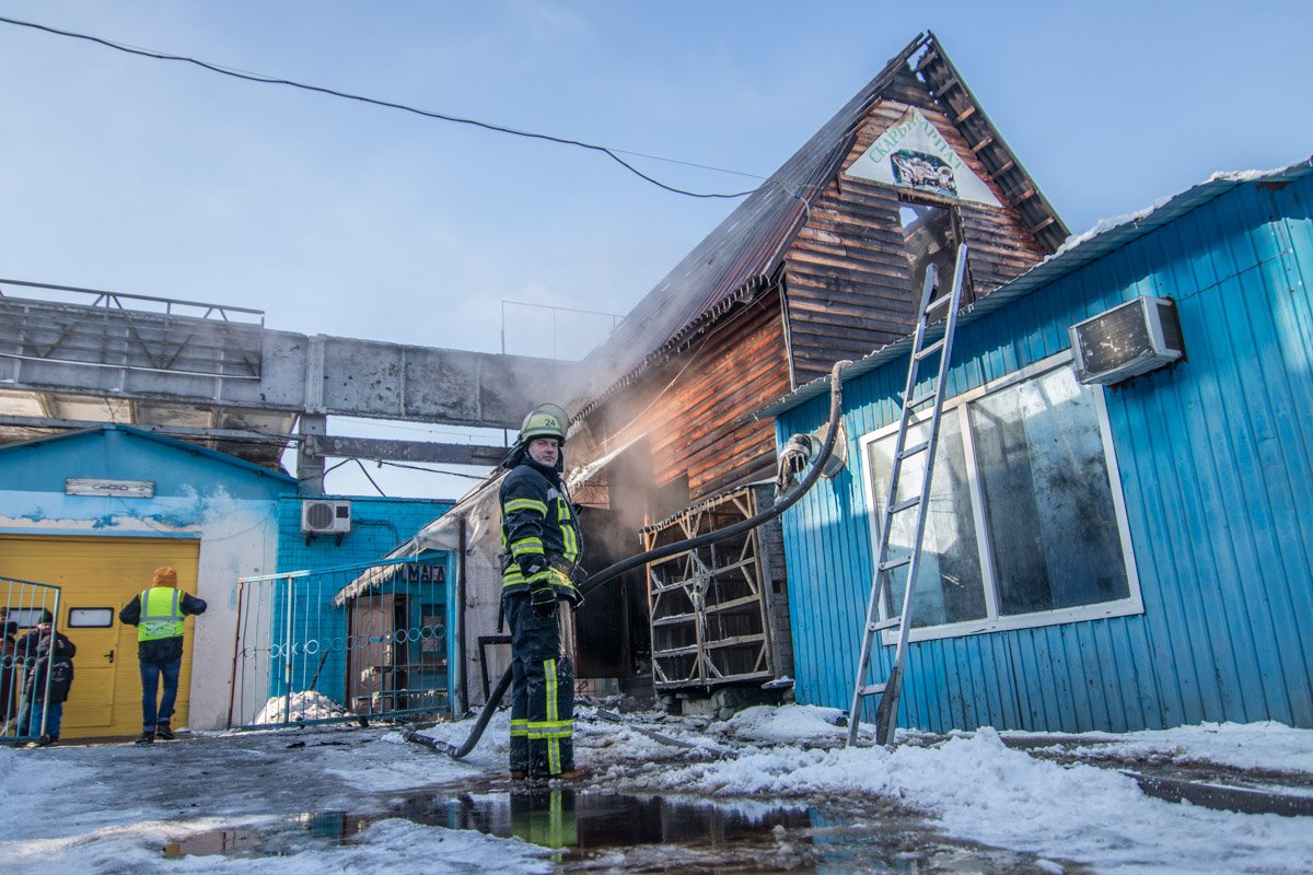 Возгорание произошло в административном здании рынка