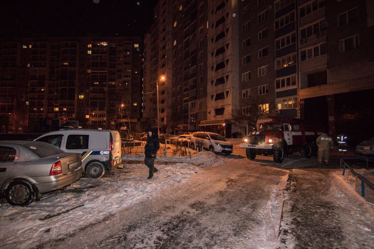 К месту инцидента выехали несколько пожарных машин К месту инцидента выехали несколько пожарных машин